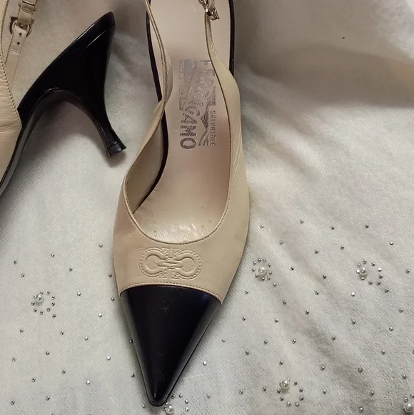 ❤️SALVATORE FERRAGAMO GANCINI 2 Tone Slingback Kitten Heel Shoes 6 1/2 B - Picture 2 of 8